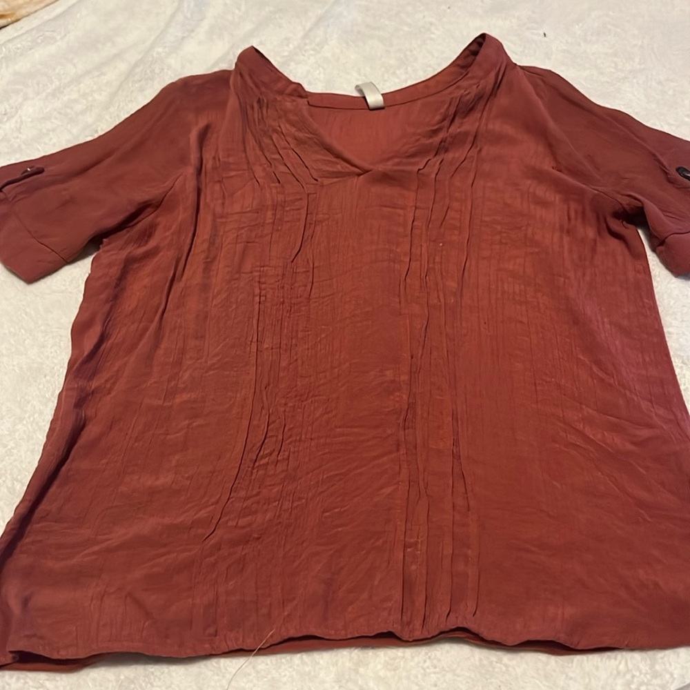 V-neck burgundy shirt